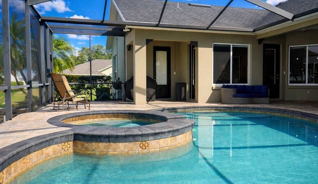 Spacious 4BR retreat w/pool, lanai & hot tub