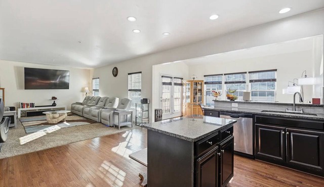 Spacious 5BR house in tranquil Wash DC community has Sauna, fitness, and more