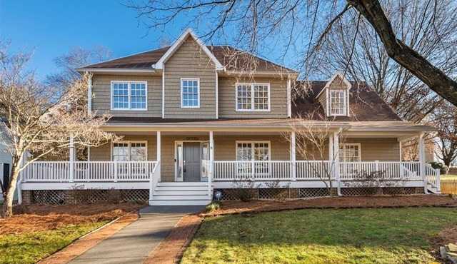 Spacious and Surrounded by Natural Beauty