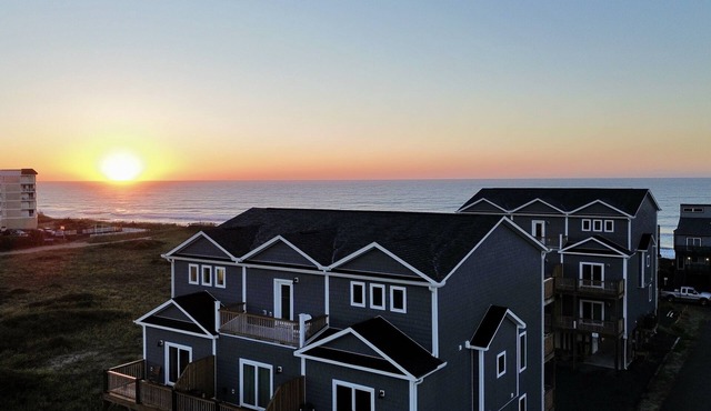 Spacious Beach Stay w/Pool, Spa, Views & Kings!