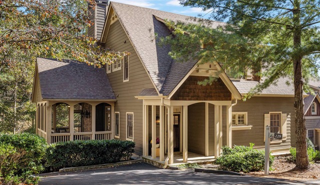 Spacious Big Canoe Retreat - Walk to Beach Club!