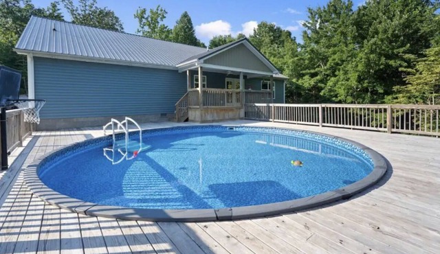 Spacious home in Cave City. Pet friendly, RV hook-up!