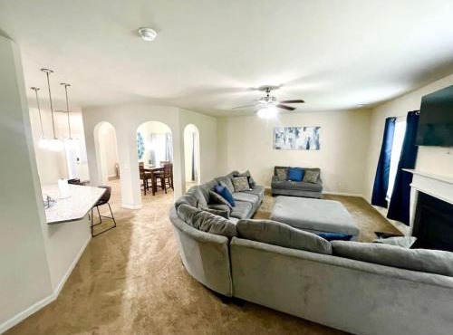 Spacious Home, Patio, Yard, WiFi, Near Speedway