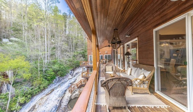 Spacious Home w Private 60ft Sliding Waterfall, Granite pool, Spa Room & Hot Tub
