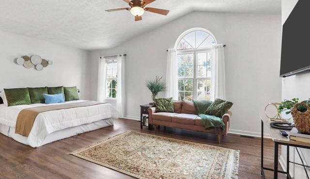 Spacious King Suite w/Game Room, Fire Pit & Patio