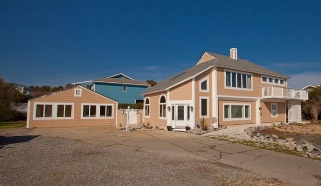 Spacious Oceanview Home with Poolside Guest Cottage, Pool, Cabana and Hot Tub