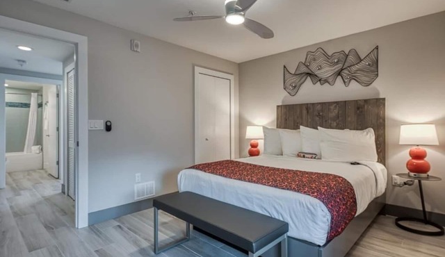 Spacious Resort Suite w/Full Kitchen & Stunning Sunsets in Treasure Island