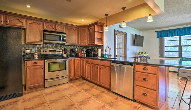 Spacious Sebring Getaway w/Solar Panel Pool, Gas Fire Pit & Grill!