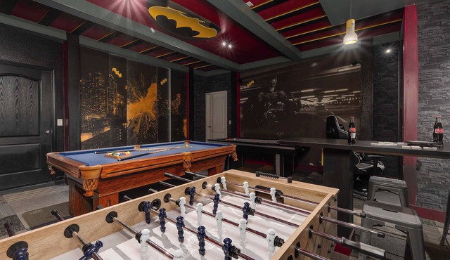 Spacious villa w/pool, hot tub & game room