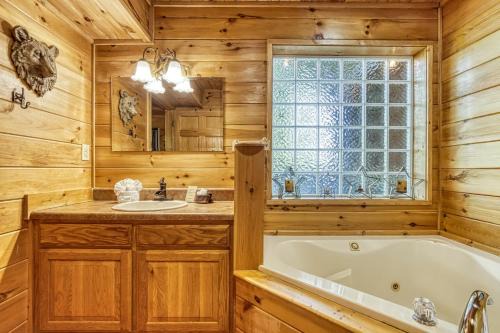 Starry Night Cabin just minutes from Pigeon Forge and Gatlinburg TN