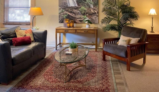 Studio on Main St in Helen - Walkable to Restaurants and Attractions