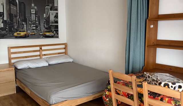 Studio - Sleeps 2 - Garden - Parking - Wifi