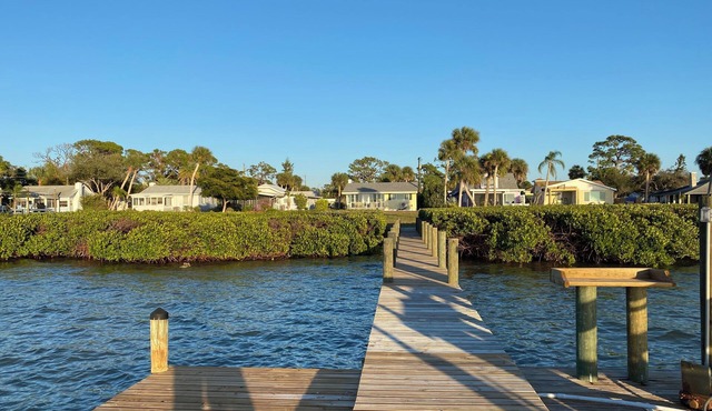 Stunning 2-bedroom cottage in serene Englewood with unbelievable sunsets