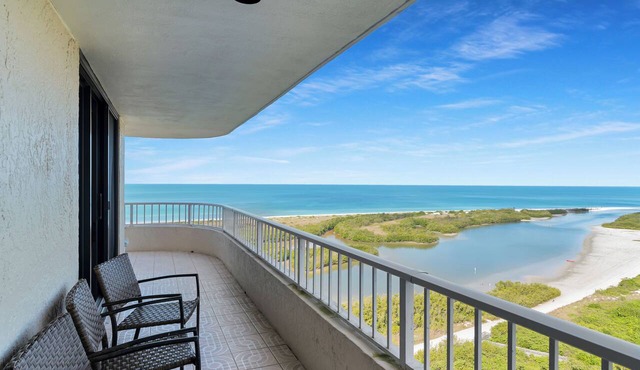 Stunning Beachfront Penthouse on 19th Floor I Desirable Front Unit