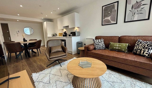 Stylish 2BR Apt Bracknell | Near Ascot