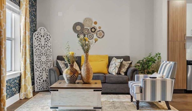 Stylish 2BR Walk to Broadway & The Gulch