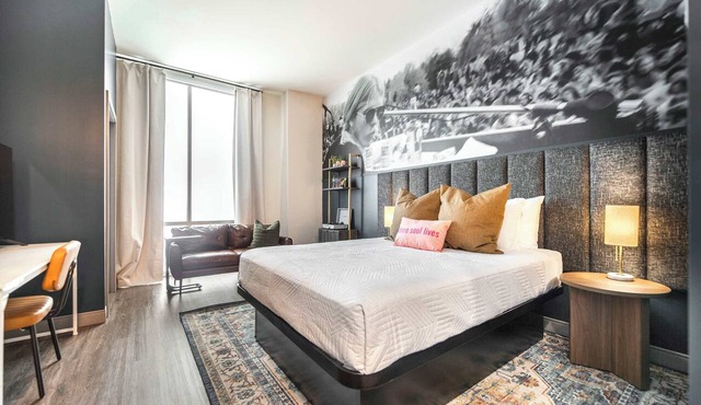 Stylish & Modern Stay Next to Capricorn Studios