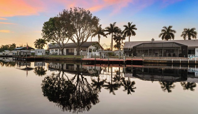 Summer Deal: Private Dock, Hot Tub, Kayaks, Fishing Gear & Pet-Friendly