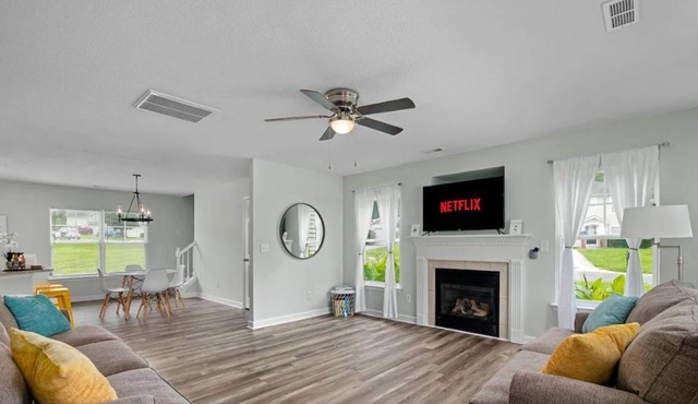 Sunny Spacious Oasis | 10 min fr Whitewater Center