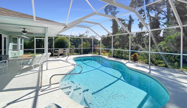 Sunset Pines, Sleeps 6, heated pool, 2 Dog ok