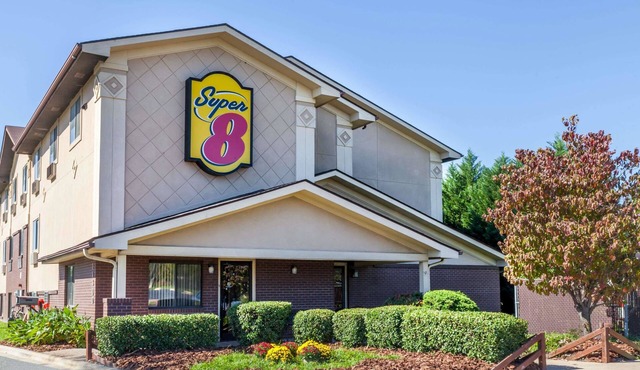 Super 8 by Wyndham Charlotte/Amusement Park Area