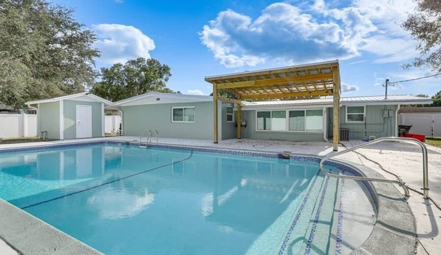 The Angler's Dream- Beautiful 4BR Home & HUGE Pool