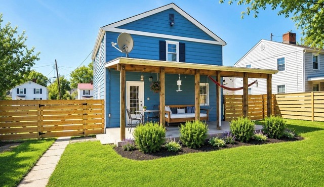 The BlueBird~ Charming & Central 3BR in Roanoke