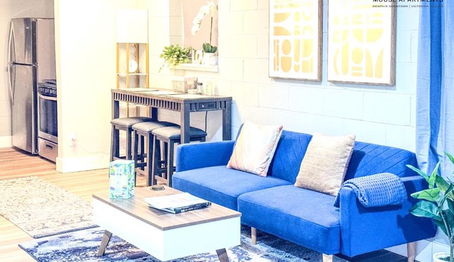 The Moose #12 - Brand New Modern Luxe Loft with Free Parking, King Bed & Fast WiFi