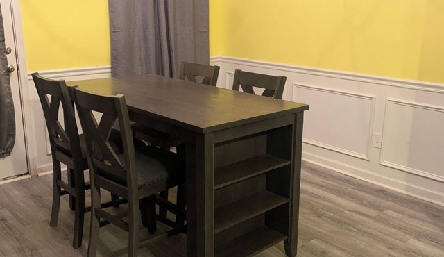 The Prime Location Modern 3BR Home; Mins to Airport & Downtown;A/C & Parking