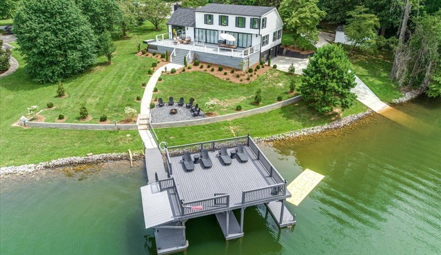 Tims Ford lakefront, hot tub, dock & boat ramp