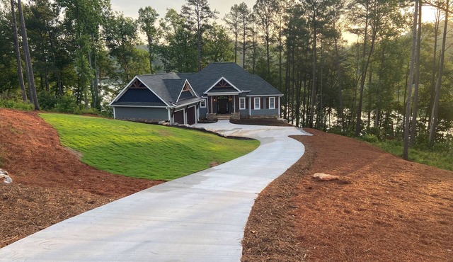Tranquility Cove - Lake front in gated community on Lake Keowee
