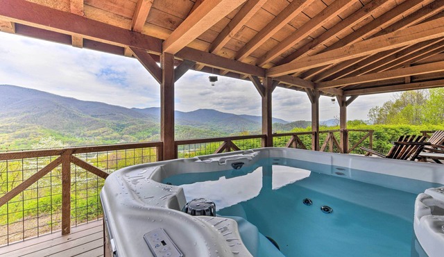 True Log Cabin w/Game Room, Year-Round Views