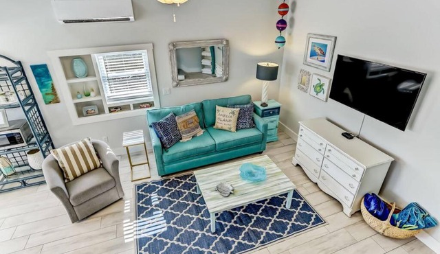 Turtle Loft - Charming Oceanfront Loft - Multiple Decks - Private Beach Access