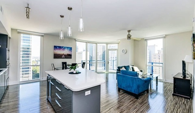 Uptown Charlotte 2BR Furnished Apartments by RedAwning