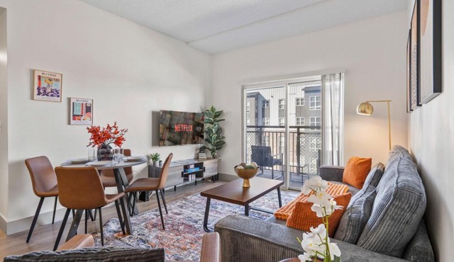 Urban Oasis - Balcony, Free Parking, Views, Gym