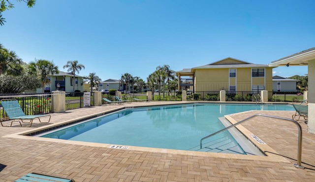 Walk to Pier: St Augustine Beach Condo w/Balcony!