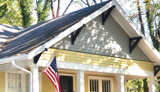 Walking distance to Downtown Morganton and scenic drive to mountain adventures.