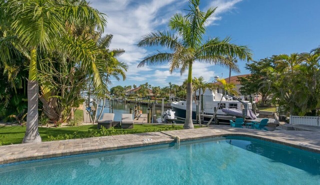 Waterfront Oasis: Private Heated Pool, Fire Pit & Gourmet Kitchen - Near Beach!