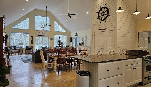Welcome to Hidden Haven – A Spacious Lakeside Retreat
