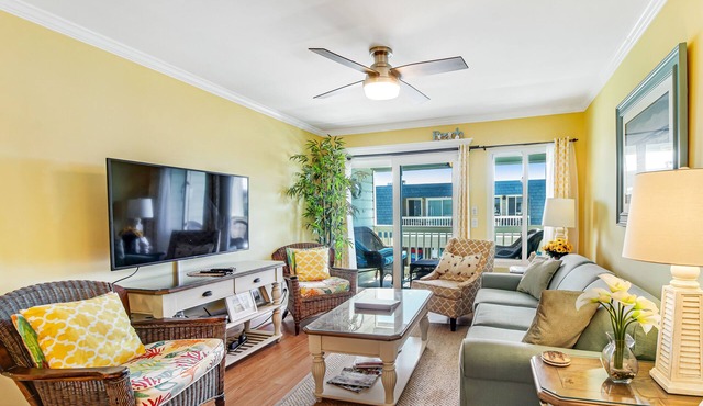 Well-appointed villa w/community pool, ocean view, free WiFi