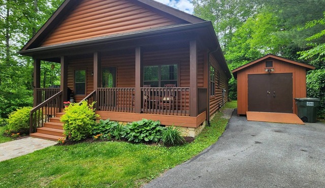 Wine Country Cabin in Hendersonville