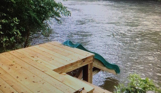 Wonderful home on river w hot tub, tubes, kayaks slide into river gt. fishing