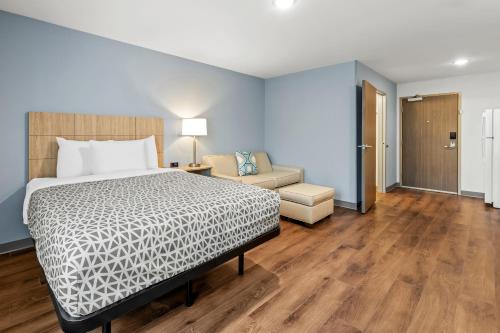 WoodSpring Suites Charlotte Northlake