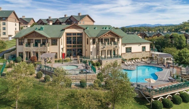 Wyndham Smoky Mountains|1BR/1BA Balcony King Suite
