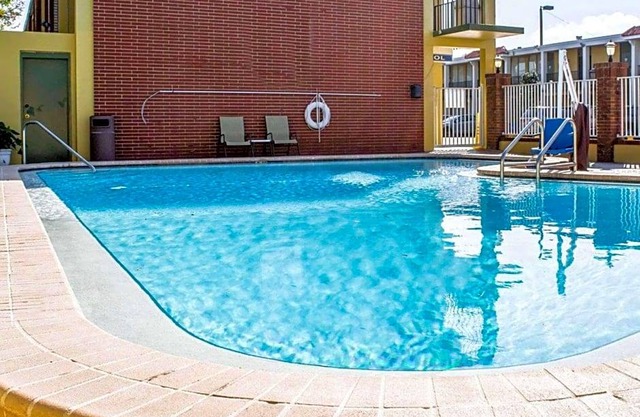 2-Star Hotel ∙ Quality Inn Airport - Cruise Port