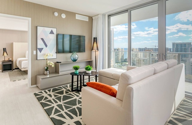 2019 New HydeHouse SW 3BR CORNER SUITE