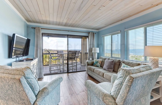 2nd Floor, newly remodeled 2 Bed/2 Bath ocean front condo, sleeps 6.