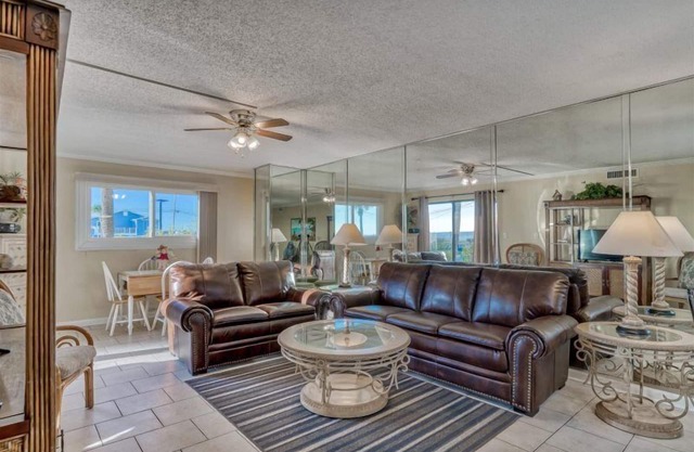 3 Bd/Ba Standard Shoreline, Steps to Beach & Pool! Sleeps 8! First Floor Condo