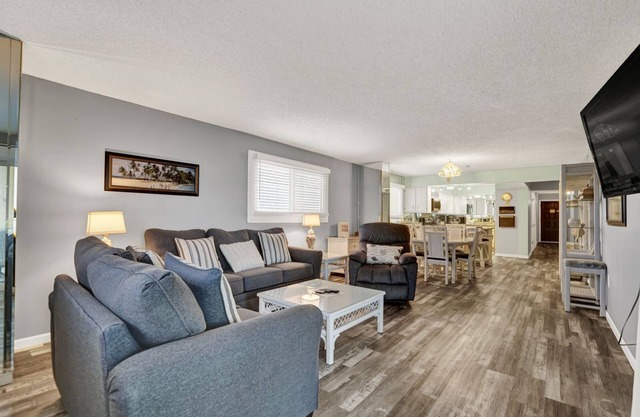 3 Bedroom Deluxe Modern beach condo with balcony beach access - Shoreline Beach