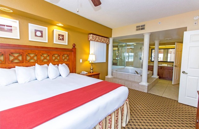 3 Bedroom Luxury Condo, sleeps 12.minutes from Disney, Universal Studios & More